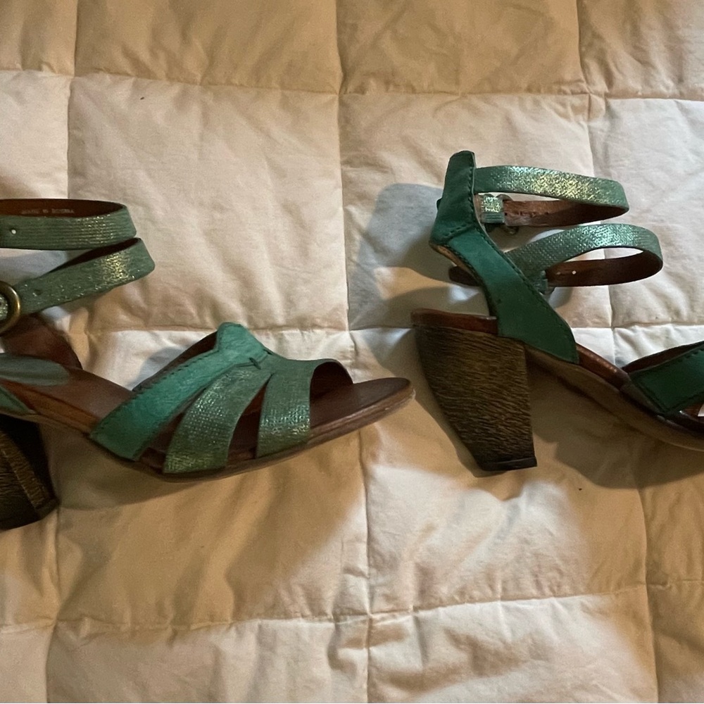 Elegant Teal Strappy Sandals - Picture 3 of 7
